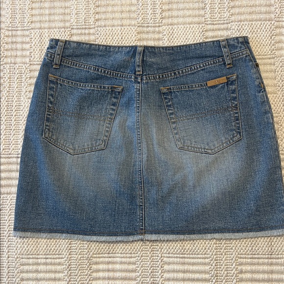 Tommy Hilfiger Blue Denim Mini Skirt with Subtle Raw Hem - Picture 2 of 3